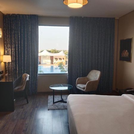 Essentia Luxury Hotel Indore Bagian luar foto