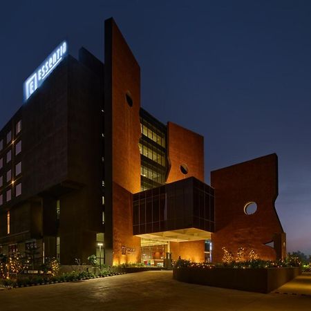 Essentia Luxury Hotel Indore Bagian luar foto