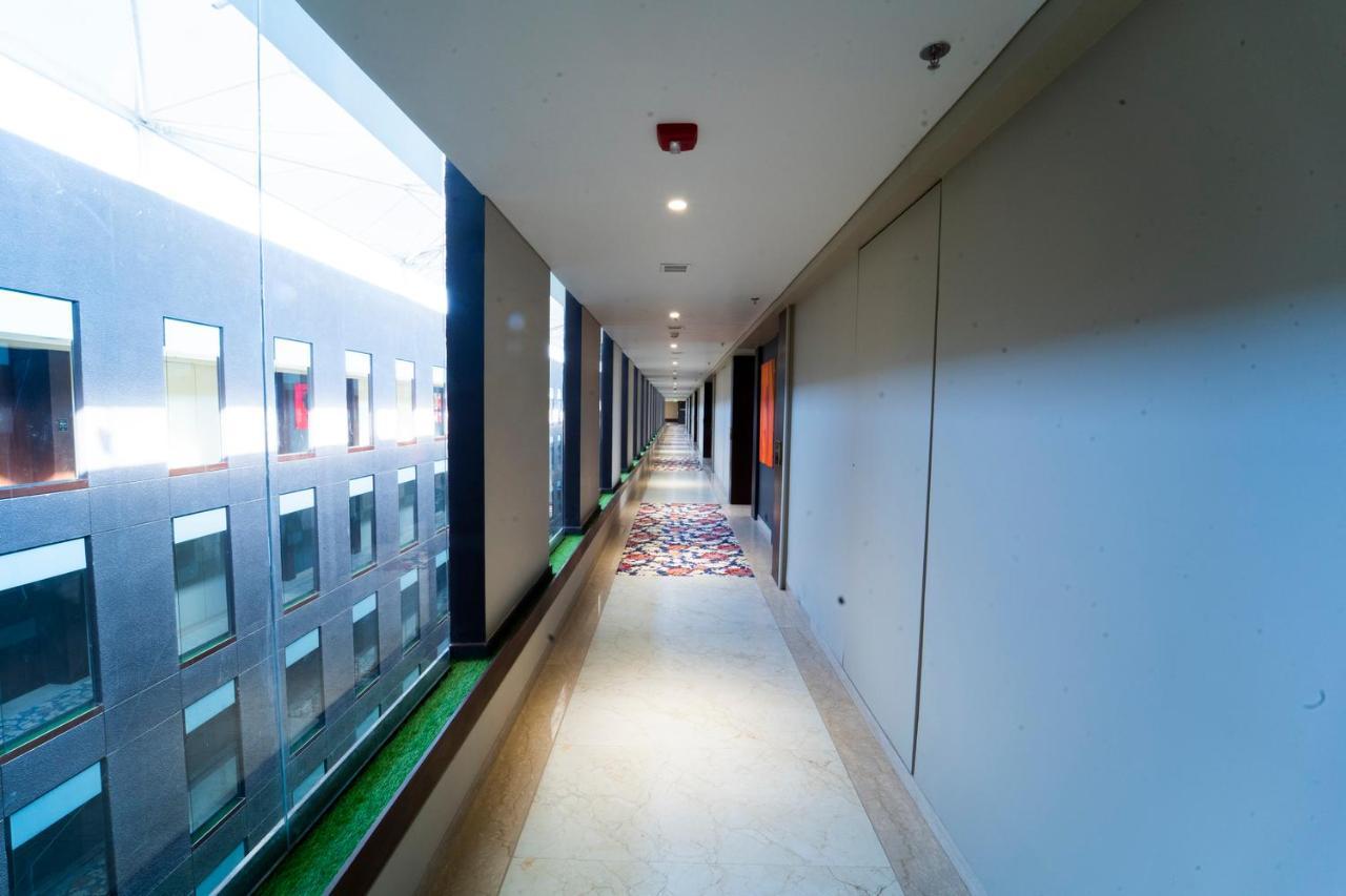 Essentia Luxury Hotel Indore Bagian luar foto