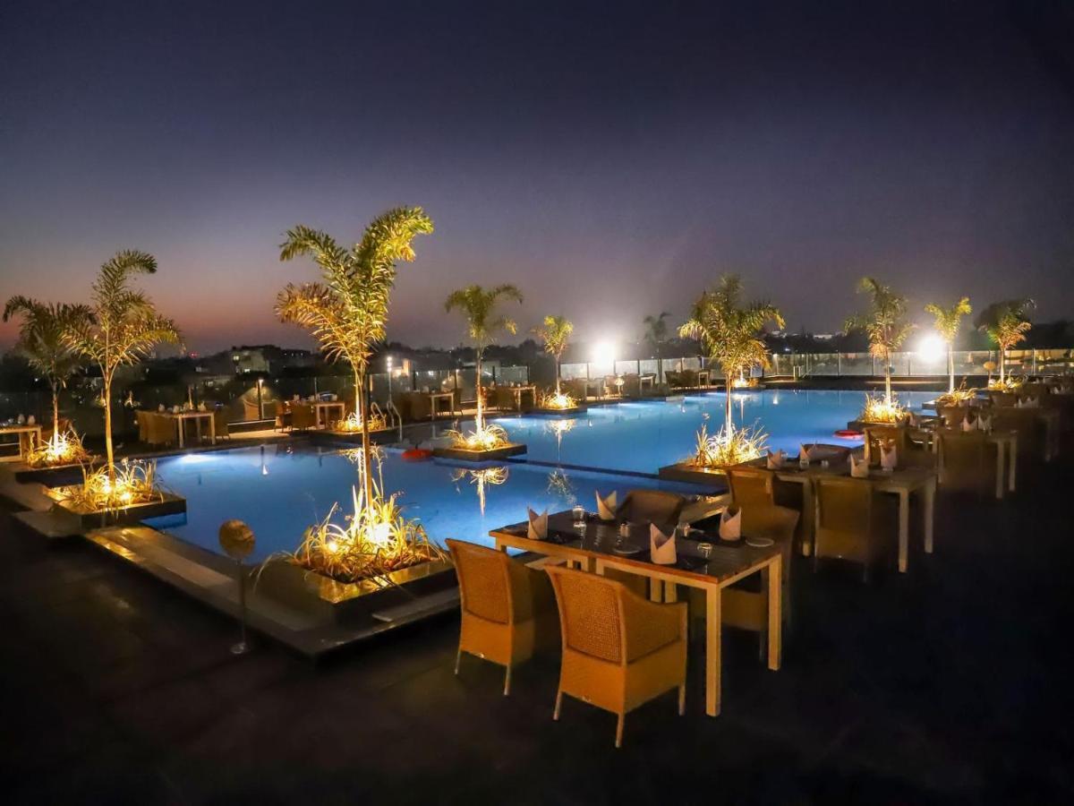 Essentia Luxury Hotel Indore Bagian luar foto