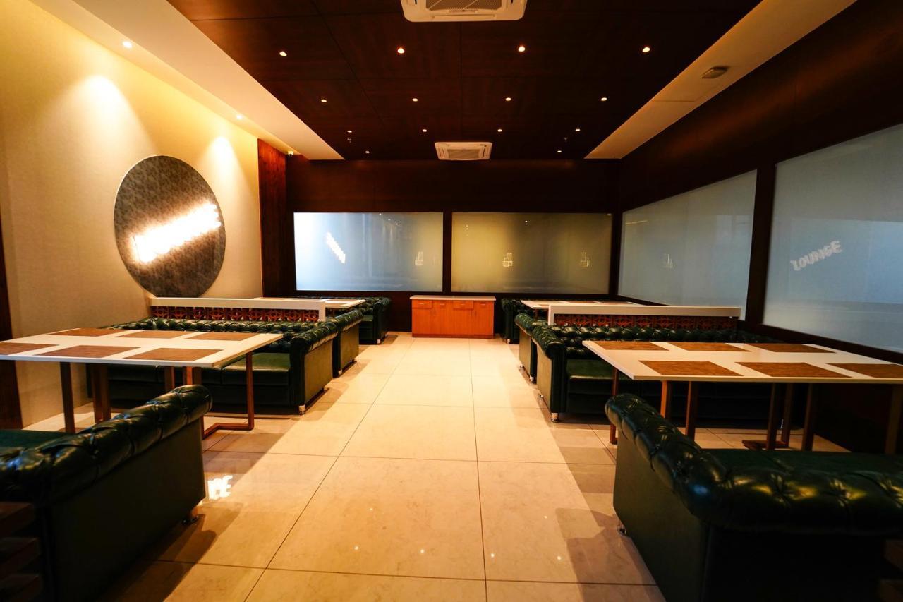 Essentia Luxury Hotel Indore Bagian luar foto