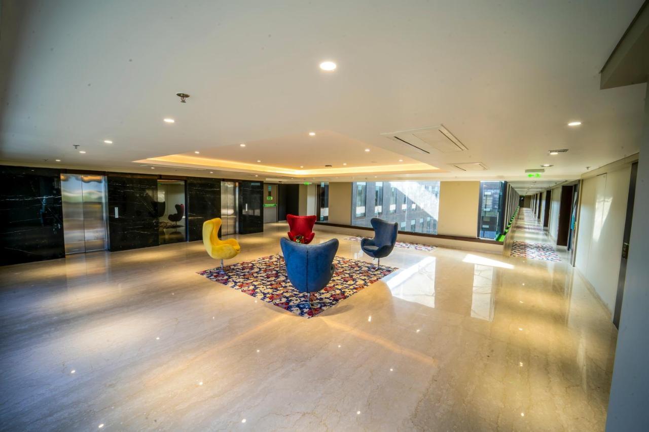 Essentia Luxury Hotel Indore Bagian luar foto