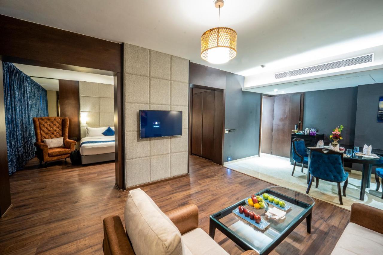 Essentia Luxury Hotel Indore Bagian luar foto