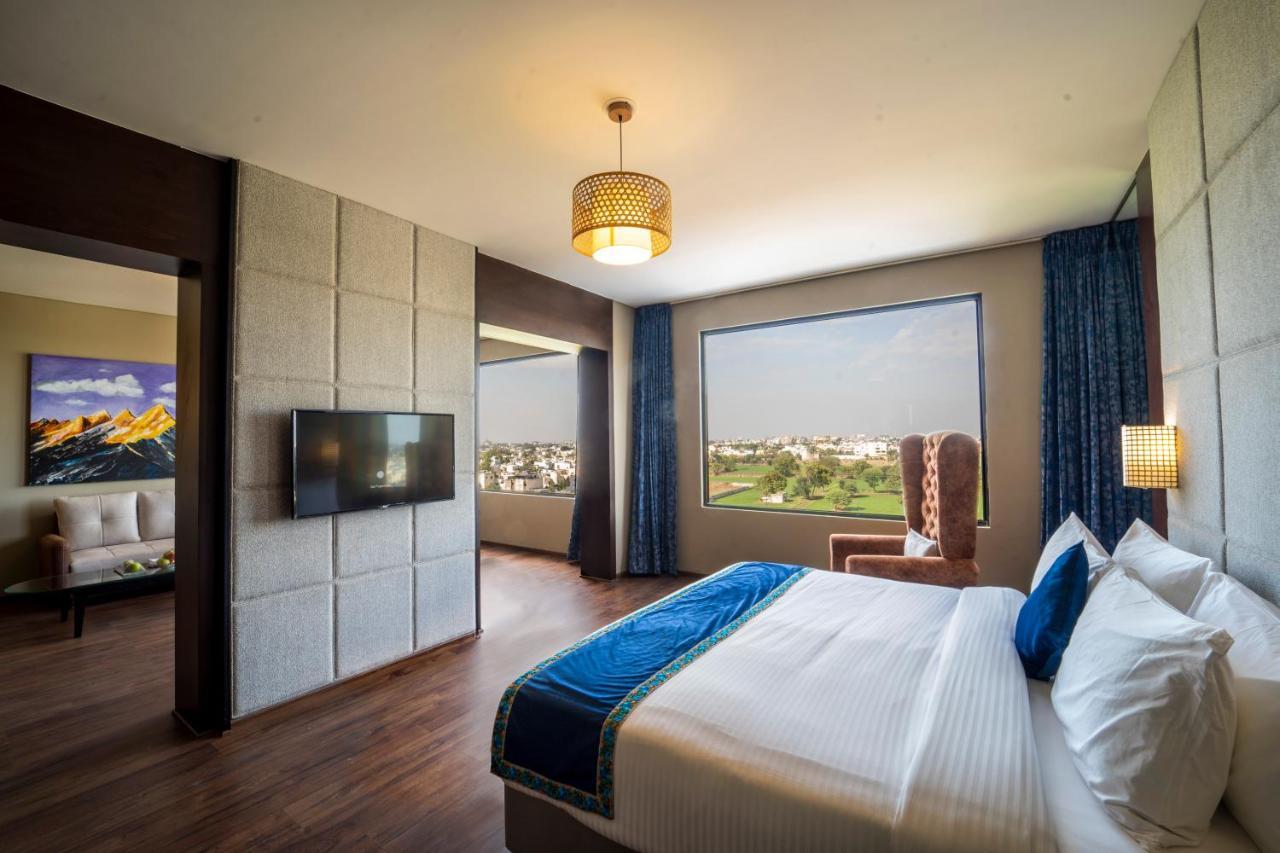 Essentia Luxury Hotel Indore Bagian luar foto