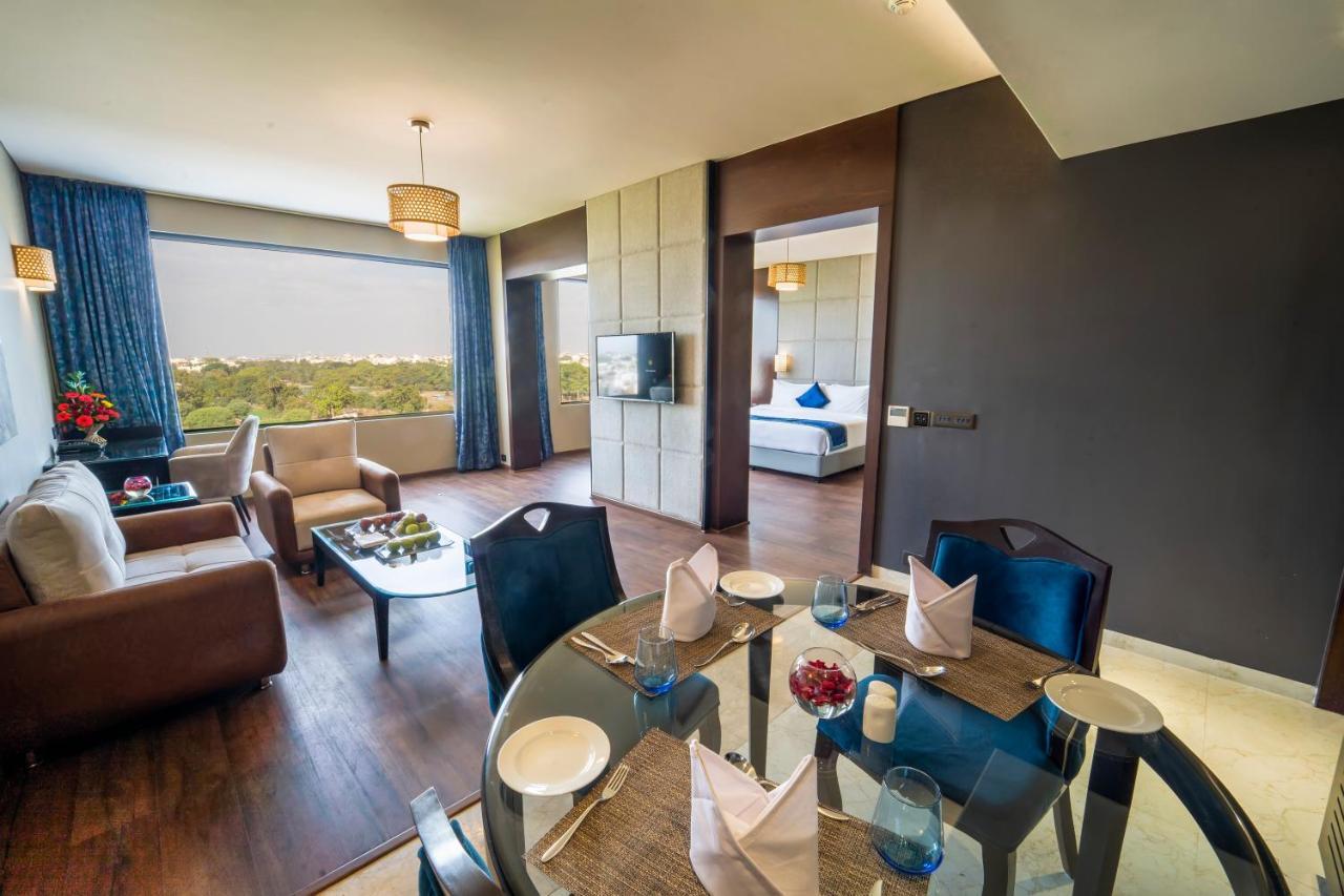 Essentia Luxury Hotel Indore Bagian luar foto