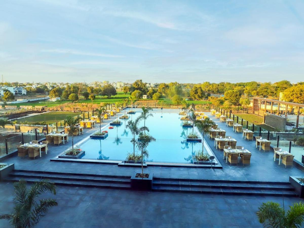 Essentia Luxury Hotel Indore Bagian luar foto