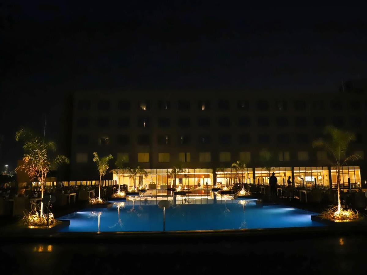 Essentia Luxury Hotel Indore Bagian luar foto