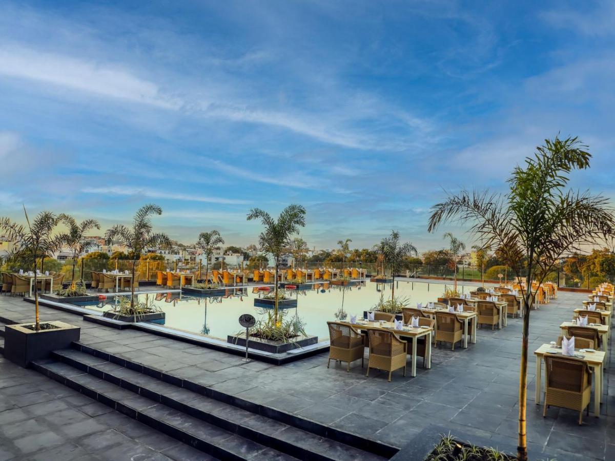 Essentia Luxury Hotel Indore Bagian luar foto