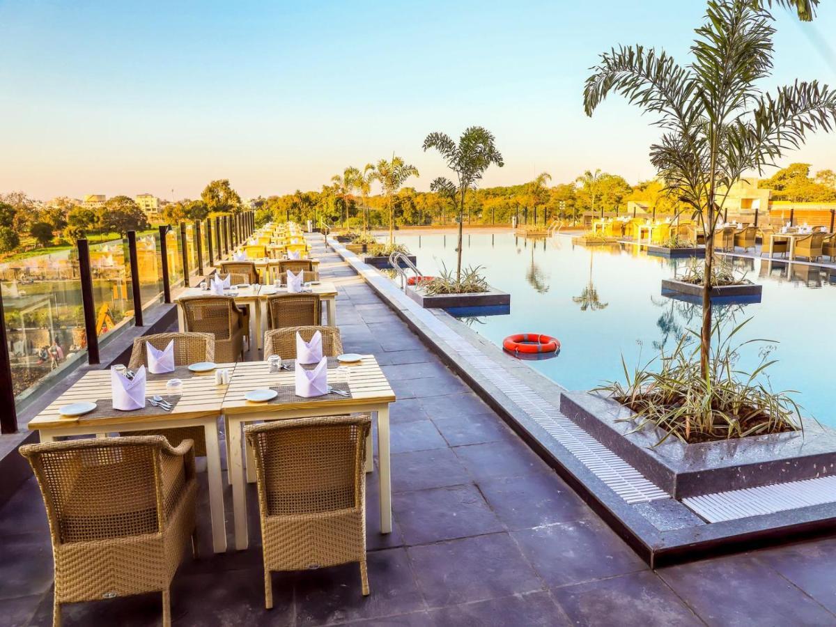 Essentia Luxury Hotel Indore Bagian luar foto