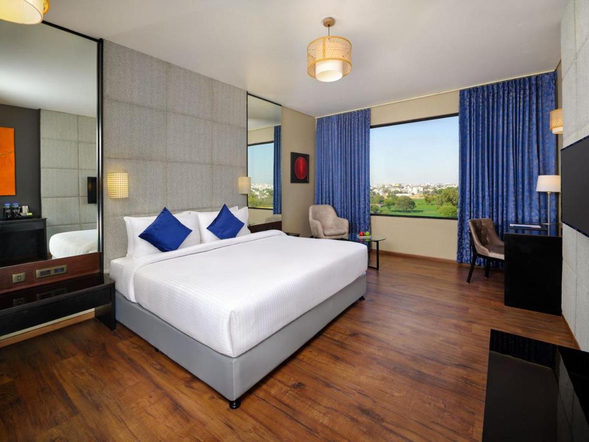 Essentia Luxury Hotel Indore Bagian luar foto