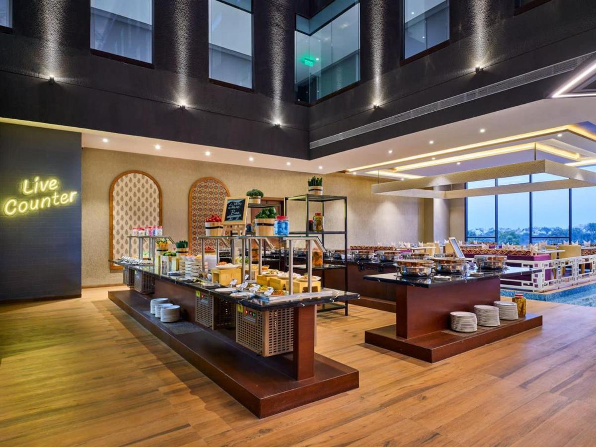 Essentia Luxury Hotel Indore Bagian luar foto