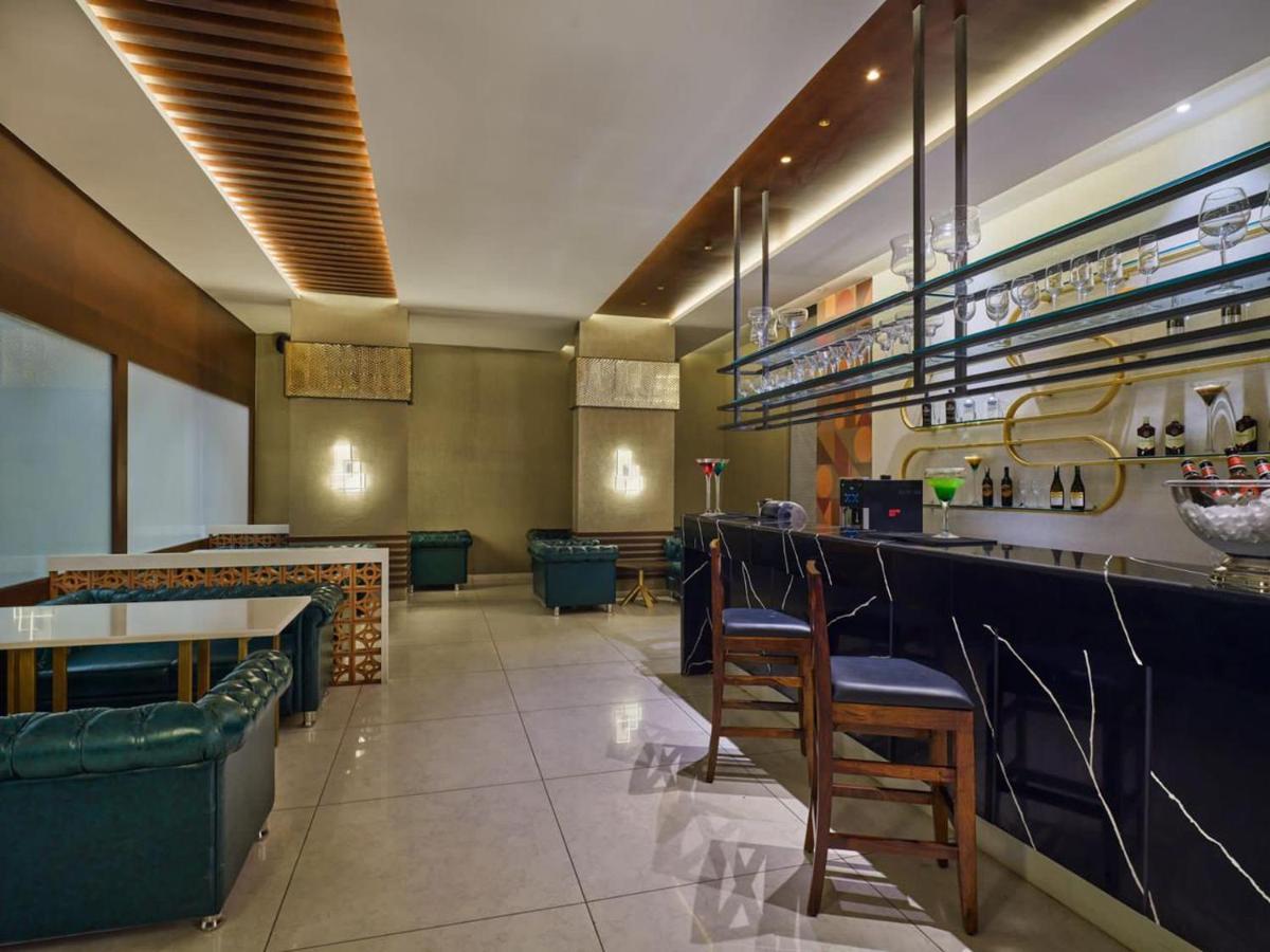 Essentia Luxury Hotel Indore Bagian luar foto