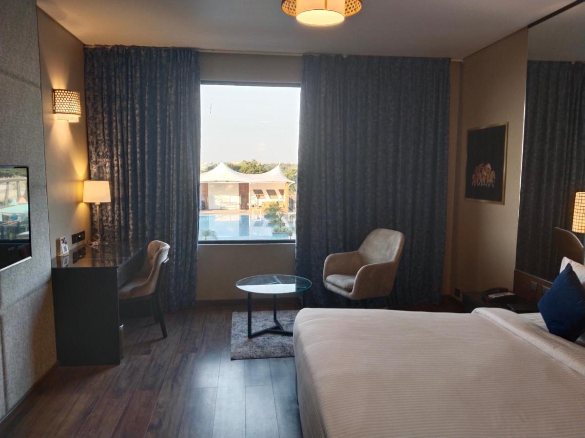 Essentia Luxury Hotel Indore Bagian luar foto