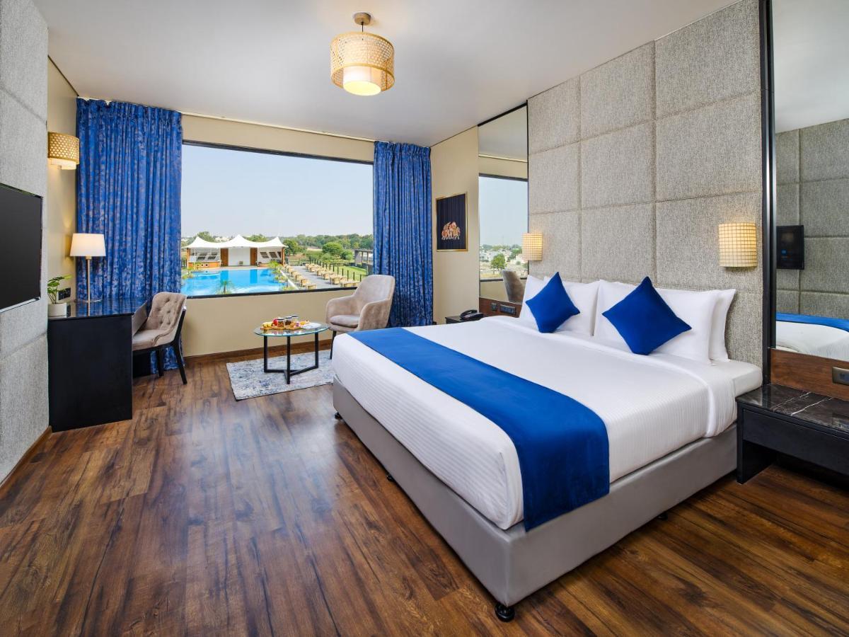 Essentia Luxury Hotel Indore Bagian luar foto